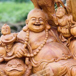 Di Lặc Ngồi Gốc Tùng Gỗ Ngọc Am Cao 67cm [16,700,000] (6)