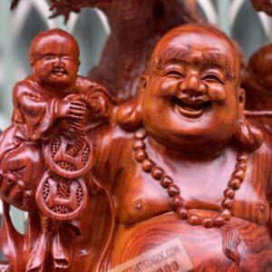 Di Lặc Ngũ Phúc Dưới Gốc Tùng Gỗ Trắc Đỏ Đen Cao 73cm [18,200,000] (8)