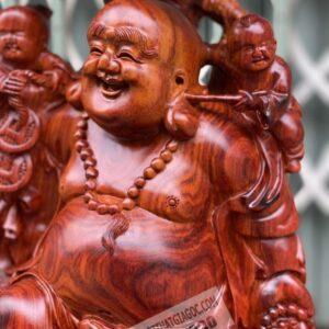 Di Lặc Ngũ Phúc Dưới Gốc Tùng Gỗ Trắc Đỏ Đen Cao 73cm [18,200,000] (9)