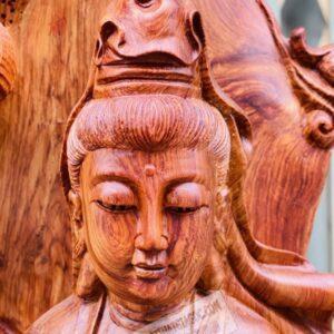 Quan Âm Đứng Đài Sen Gỗ Hương Ta Cao 1m3 [28,000,000] (7)