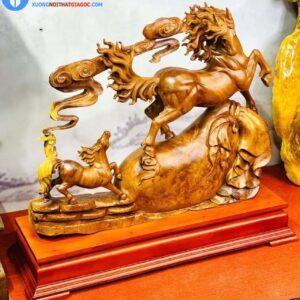 Tình mẫu tử. Gỗ Nu hương. Cao 60 Rộng 70 Dày 20. Cả kỉ cao 70cm (2) (Copy)