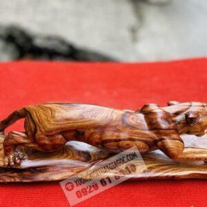 Tượng Báo Săn Mồi Gỗ Cẩm Chỉ Việt Ngang 46cm [4,200,000] (4)