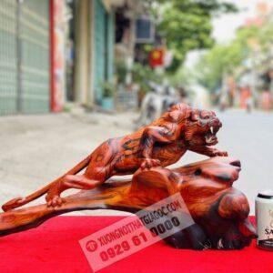 Tượng Hổ Săn Mồi Gỗ Trắc Đỏ Đen Ngang 60cm [8,600,000] (2)