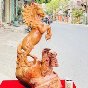 Tượng Nhất Mã Phi Thiên Gỗ Hương Ta Cao 77cm [6,400,000] (1)